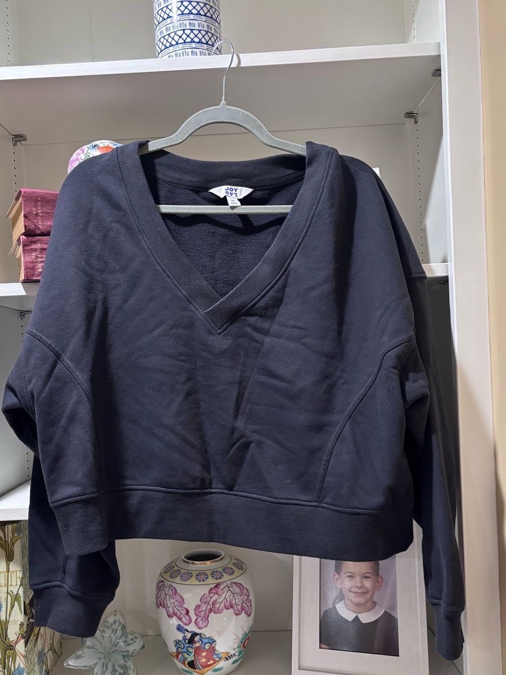 JoyLab Deep V-Neck Cropped Sweatshirt in Black M